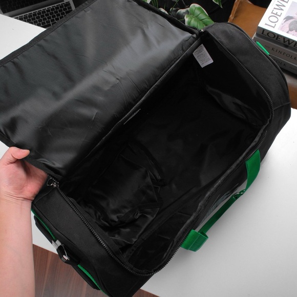 🐊LACOSTE TRAVEL BAG 🐊 - Picture 5 of 8